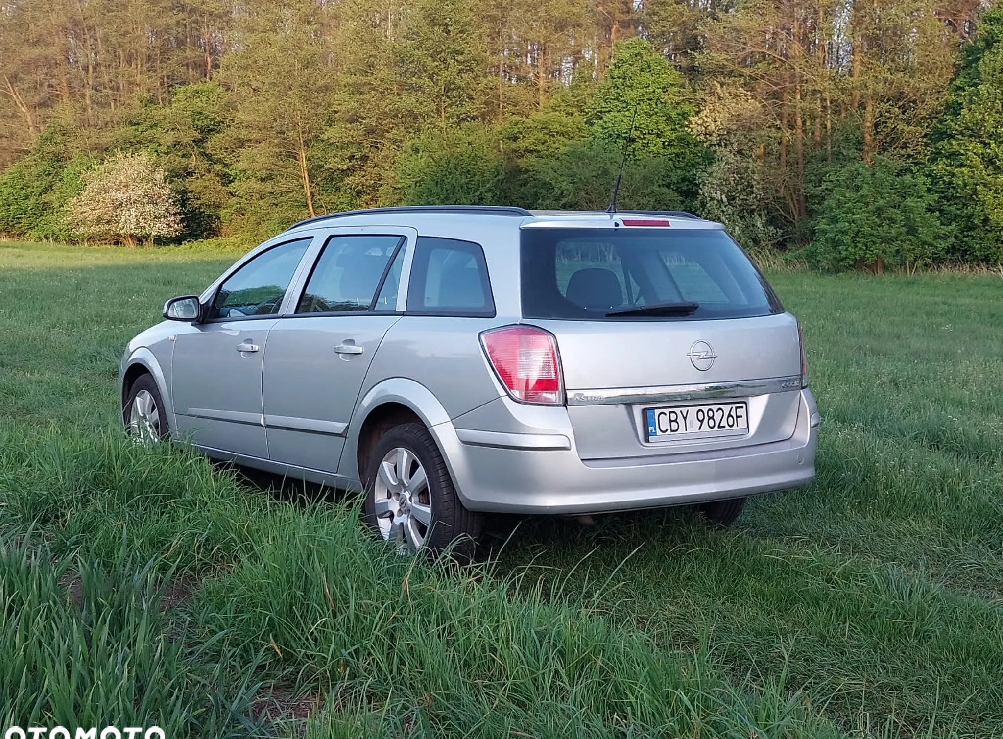 Opel Astra cena 11500 przebieg: 313000, rok produkcji 2009 z Golina małe 254